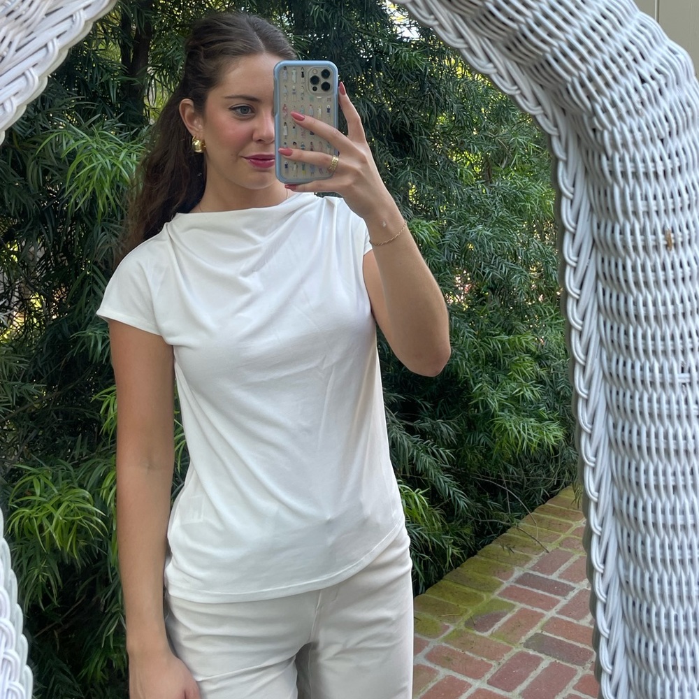 Beautiful classic white blouse 🤍